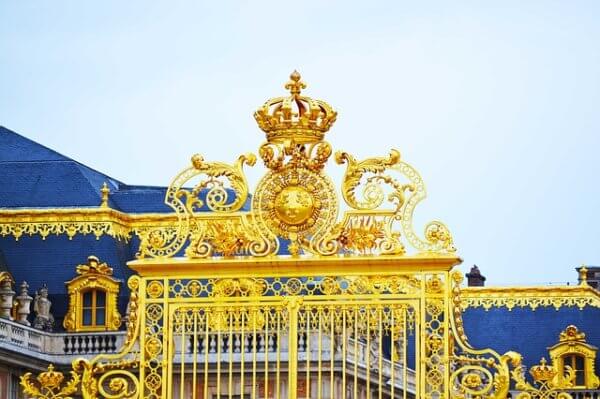 Visites virtuelles des musées et monuments français, plus de 100 lieux à découvrir depuis son canapé avec ou sans lunettes versailles porte or article 6 visites virtuelles musées et monuments français