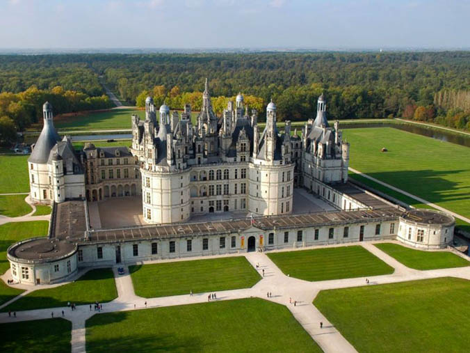 Visites virtuelles des musées et monuments français, plus de 100 lieux à découvrir depuis son canapé avec ou sans lunettes chateau de chambord tour with histopad 2 4 Vue aérienne du Château de Chambord visites virtuelles musées et monuments français