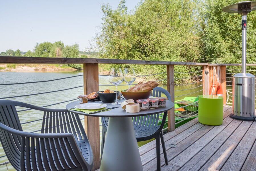 Vôtre plus belle nuit insolite à moins de 2h de Paris cabane sur leau 4 Les lodges des grands crus 11 Vôtre plus belle nuit insolite à moins de 2h de Paris 10