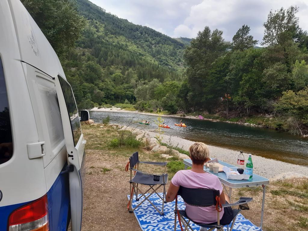 Location de camping-cars fourgons et vans aménagés entre particuliers, plus de 10 000 véhicules disponibles IMG 20220124 WA0004 37 Photo de Yuki, le van de Thibault sur Yescapa, location entre particuliers de camping-cars vans et fourgons aménagés - monbeaupays.fr