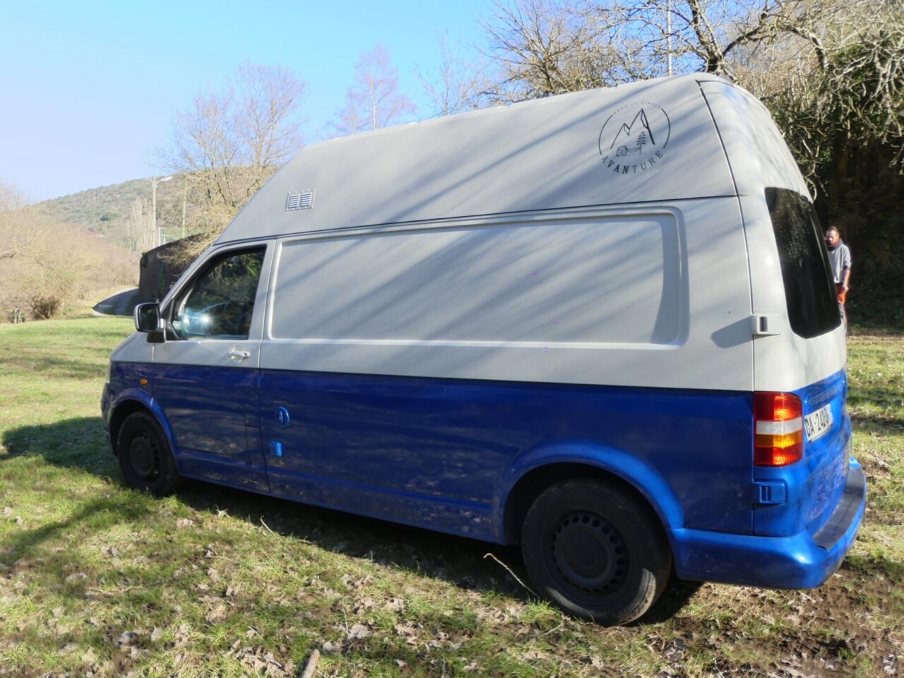 Location de camping-cars fourgons et vans aménagés entre particuliers, plus de 10 000 véhicules disponibles P1030183 scaled 22 Photo de Yuki, le van de Thibault sur Yescapa, location entre particuliers de camping-cars vans et fourgons aménagés - monbeaupays.fr