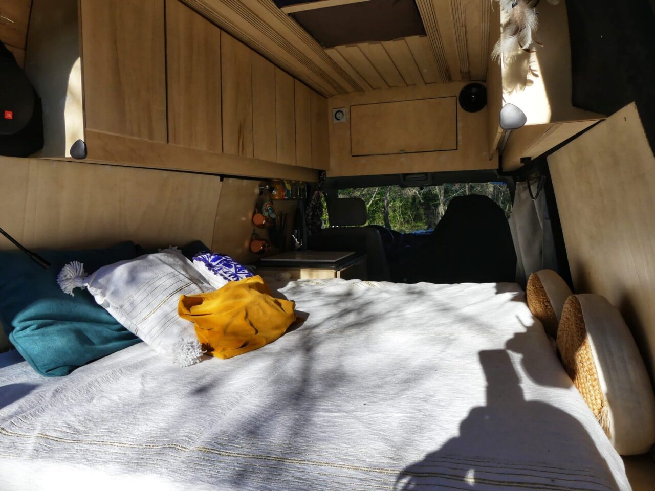 Location de camping-cars fourgons et vans aménagés entre particuliers, plus de 10 000 véhicules disponibles P1030186 01 scaled 27 Photo de Yuki, le van de Thibault sur Yescapa, location entre particuliers de camping-cars vans et fourgons aménagés - monbeaupays.fr